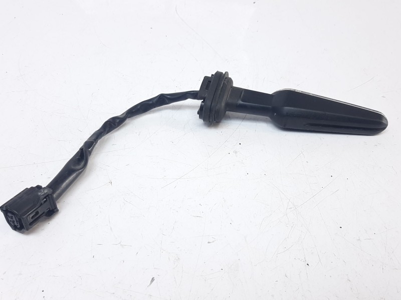 Recambio de piloto trasero izquierdo para yamaha mt -07 referencia OEM IAM BAT833300000 BAT833300000 