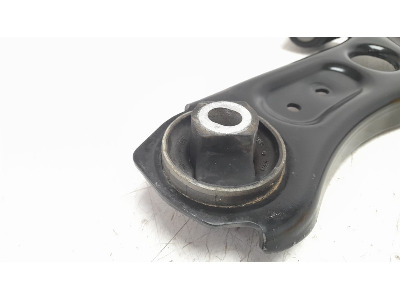 Recambio de brazo suspension delantero derecho para jeep compass (m7) longitude fwd referencia OEM IAM 68318010AD  