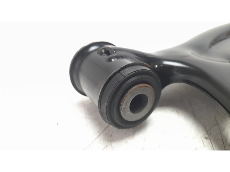 Recambio de brazo suspension delantero derecho para jeep compass (m7) longitude fwd referencia OEM IAM 68318010AD  