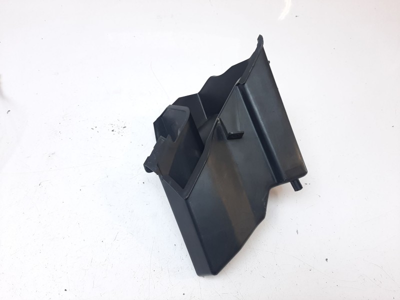 Recambio de moldura para kymco ak550 referencia OEM IAM 81124LGC6E00 81124LGC6E00 