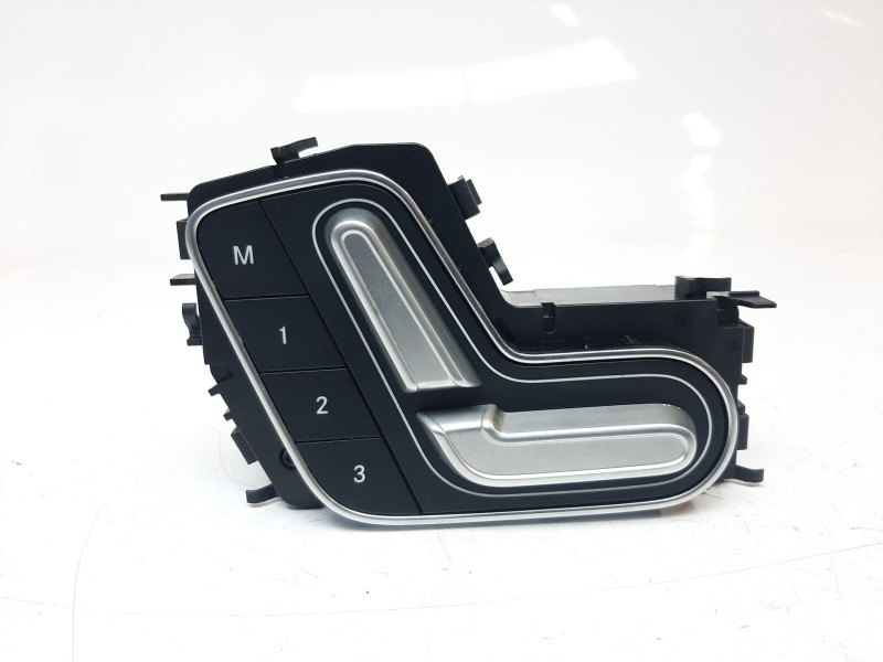 Recambio de mando asiento delantero izquierdo para mercedes-benz cla-klasse (bm 118) cla 180 (118.384) referencia OEM IAM A17790