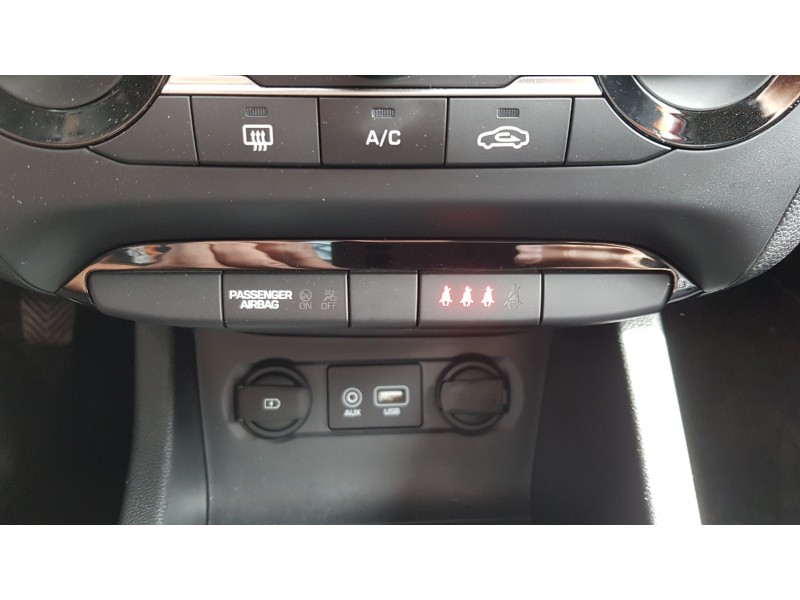 Recambio de pantalla multifuncion para hyundai i20 1.2 16v cat referencia OEM IAM 93700C8030  