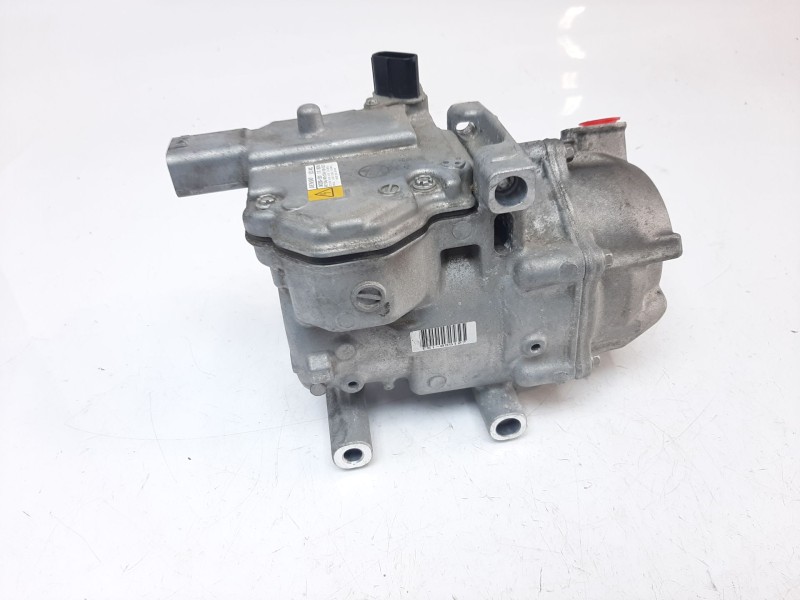 Recambio de compresor aire acondicionado para toyota yaris hybrid feel referencia OEM IAM 8837015010  