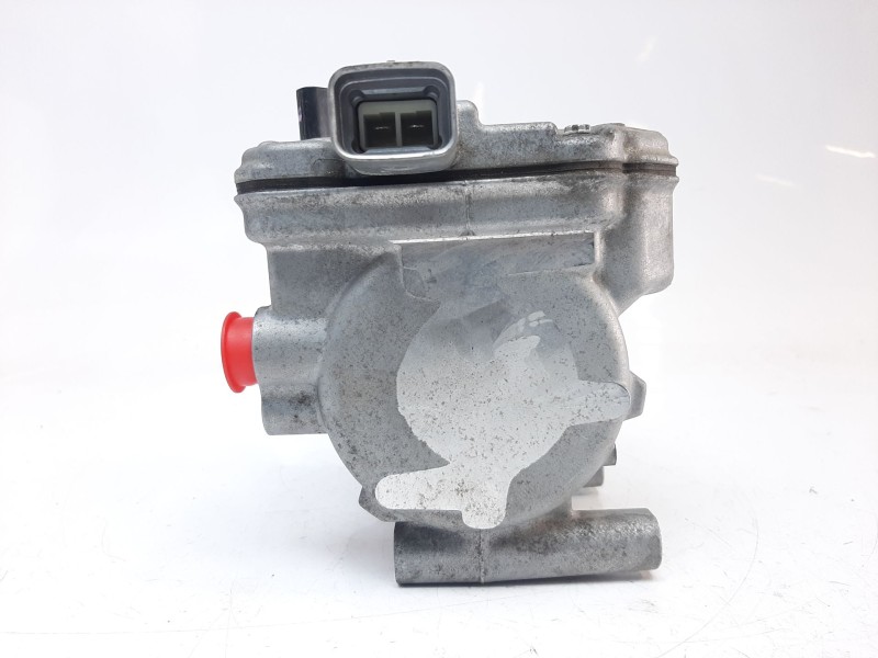 Recambio de compresor aire acondicionado para toyota yaris hybrid feel referencia OEM IAM 8837015010  