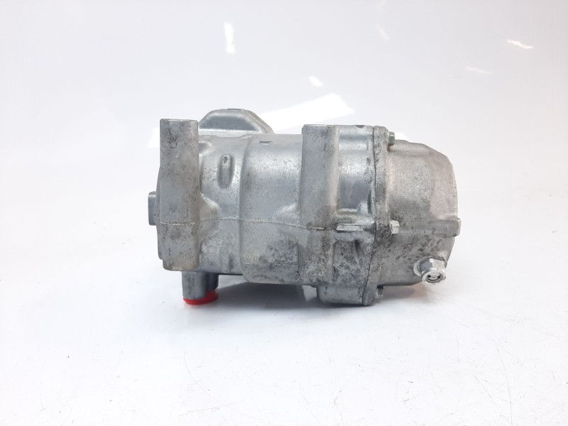Recambio de compresor aire acondicionado para toyota yaris hybrid feel referencia OEM IAM 8837015010  