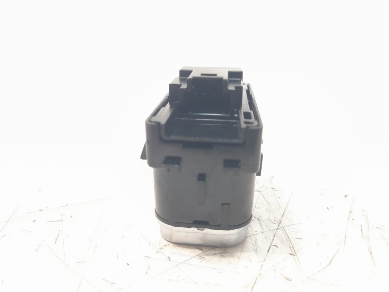 Recambio de elevalunas trasero derecho para mercedes-benz cla-klasse (bm 118) cla 180 (118.384) referencia OEM IAM A1679050201  