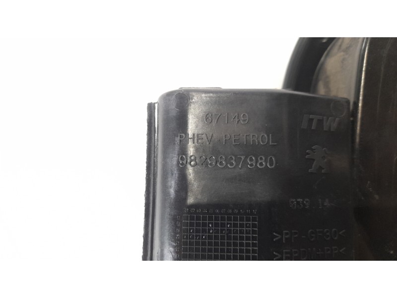 Recambio de tapa exterior combustible para peugeot 508 hybrid 180 allure referencia OEM IAM   