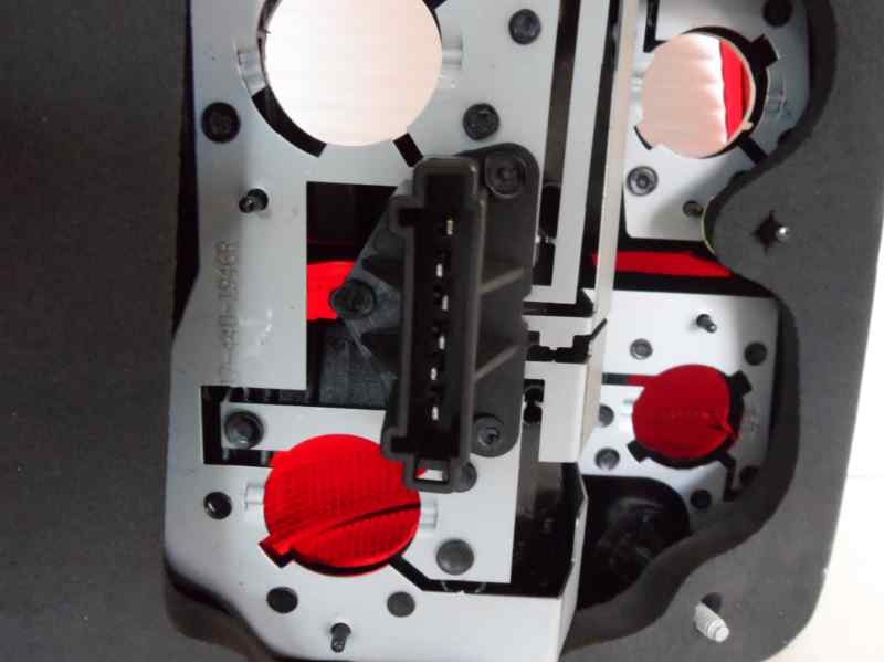 Recambio de piloto trasero derecho para mercedes-benz clase m (w164) referencia OEM IAM A1648204064 16504132 ME8244153