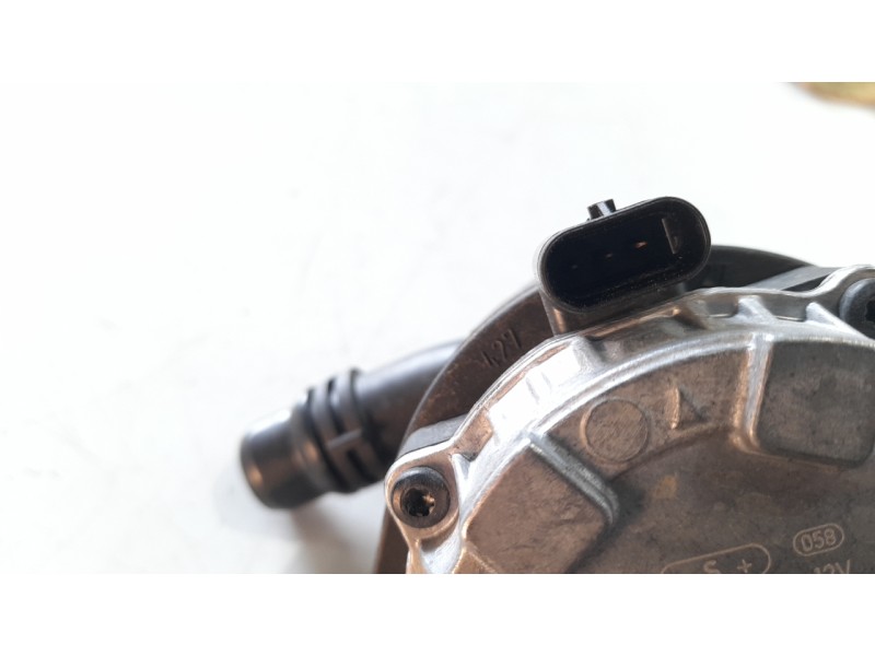 Recambio de bomba agua para peugeot 508 hybrid 180 allure referencia OEM IAM 9818812580  