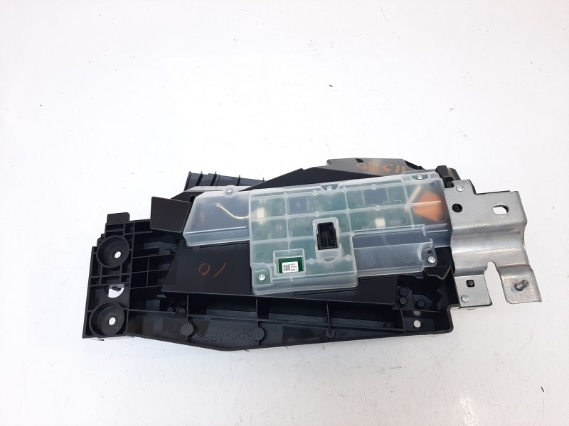 Recambio de pantalla multifuncion para mazda 3 berlina (bp) referencia OEM IAM HU013A2147012 HU013A2147012 