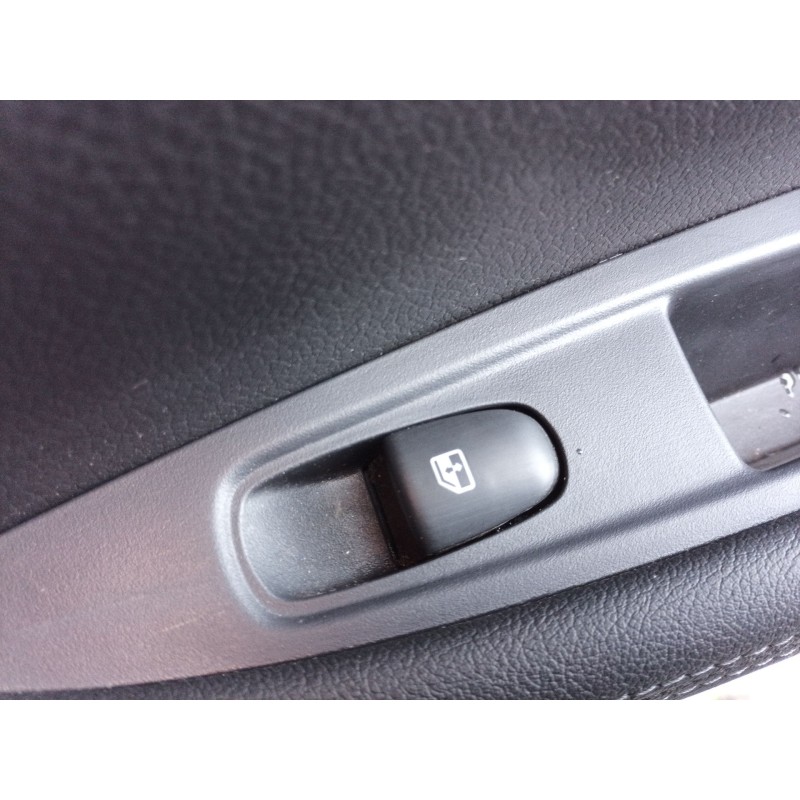Recambio de mando elevalunas trasero derecho para nissan qashqai ii (j11, j11_) 1.3 dig-t referencia OEM IAM   