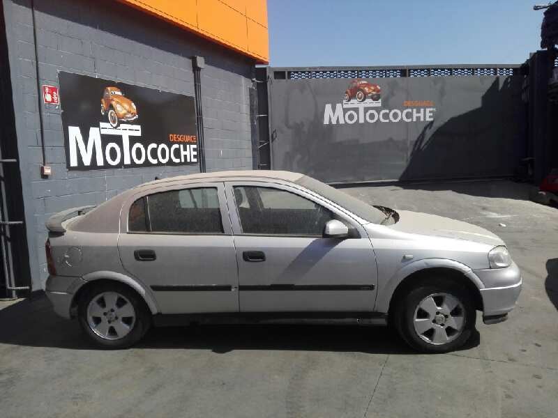 opel astra g berlina del año 2000