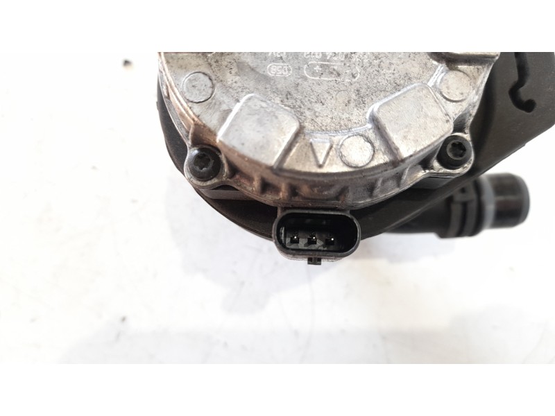Recambio de bomba agua para peugeot 508 hybrid 180 allure referencia OEM IAM 0392024018  