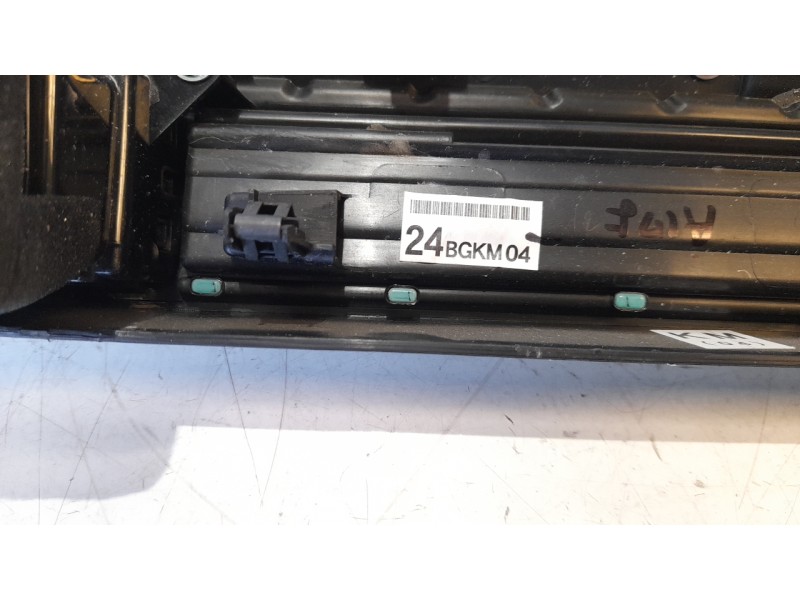 Recambio de aireador central para mazda 3 berlina (bp) referencia OEM IAM 24BGKM04  