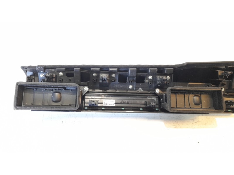 Recambio de aireador central para mazda 3 berlina (bp) referencia OEM IAM 24BGKM04  