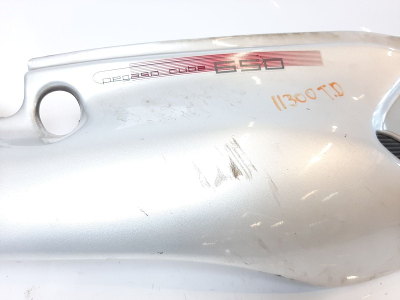 Recambio de moldura para aprilia pegaso 125 / 600 / 650 pegaso 650 referencia OEM IAM AP8149786 AP8149786 