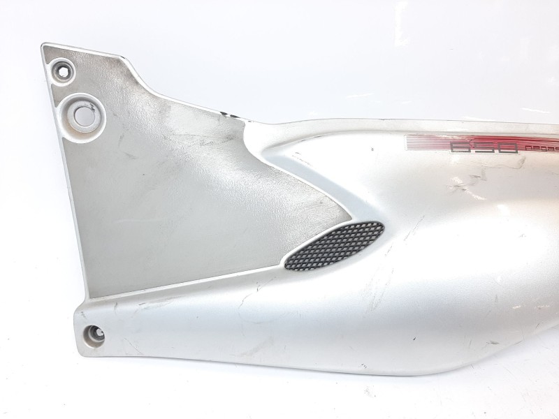 Recambio de moldura para aprilia pegaso 125 / 600 / 650 pegaso 650 referencia OEM IAM AP8168279 AP8168279 