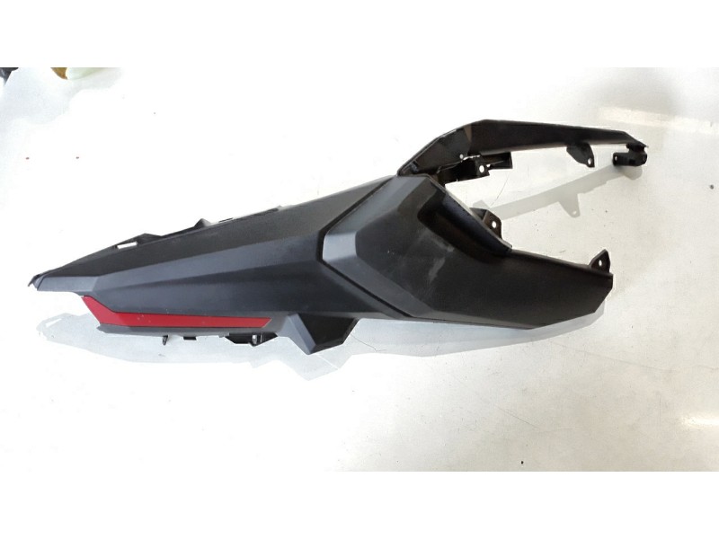 Recambio de moldura para honda adv 350 referencia OEM IAM 83520K2LD000  