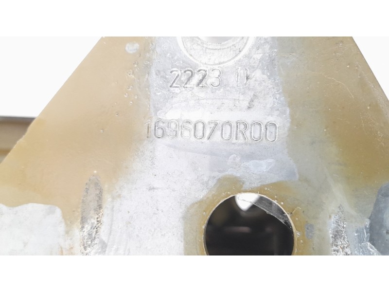 Recambio de refuerzo paragolpes trasero para peugeot 2008 (p1) allure pack referencia OEM IAM 9824785280 107175706 