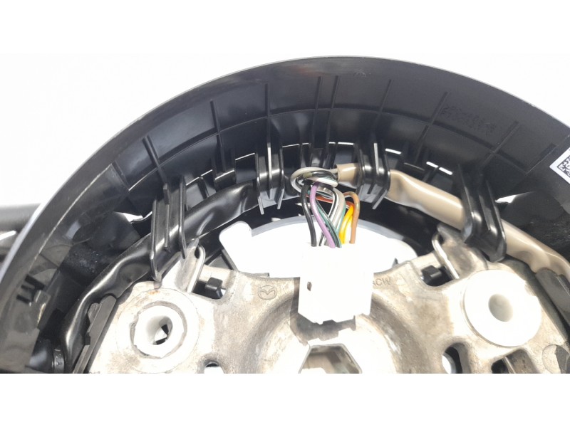 Recambio de volante para mazda 3 berlina (bp) referencia OEM IAM BDEMA2210204471  