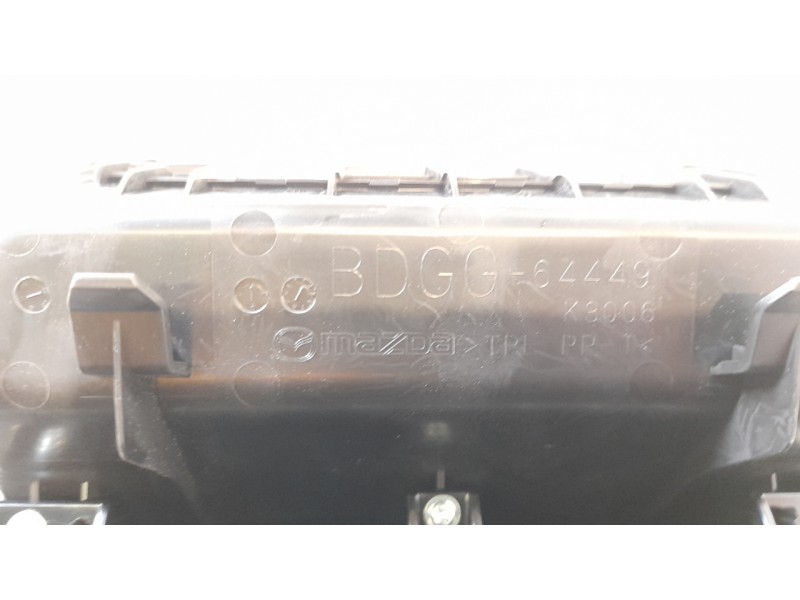 Recambio de cenicero para mazda 3 berlina (bp) referencia OEM IAM BDGG64390  