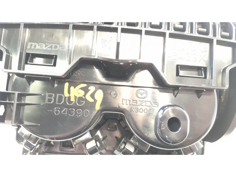 Recambio de cenicero para mazda 3 berlina (bp) referencia OEM IAM BDGG64390  