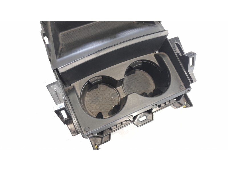 Recambio de cenicero para mazda 3 berlina (bp) referencia OEM IAM BDGG64390  