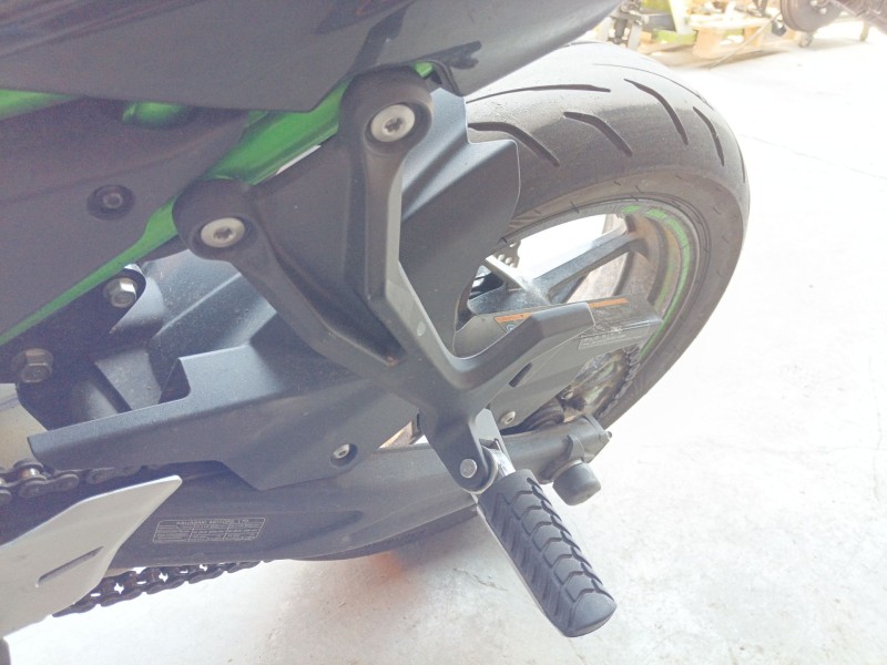 Recambio de estribo para kawasaki z ( - 899cc) z 650 referencia OEM IAM   