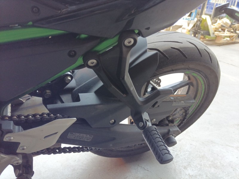 Recambio de estribo para kawasaki z ( - 899cc) z 650 referencia OEM IAM   