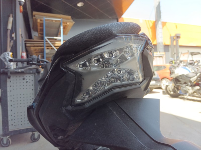 Recambio de piloto trasero central para kawasaki z ( - 899cc) z 650 referencia OEM IAM   