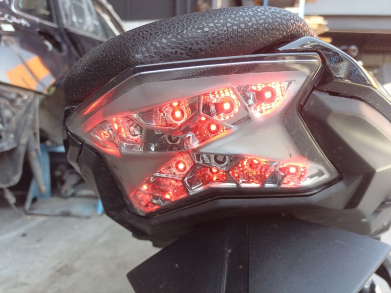 Recambio de piloto trasero central para kawasaki z ( - 899cc) z 650 referencia OEM IAM   