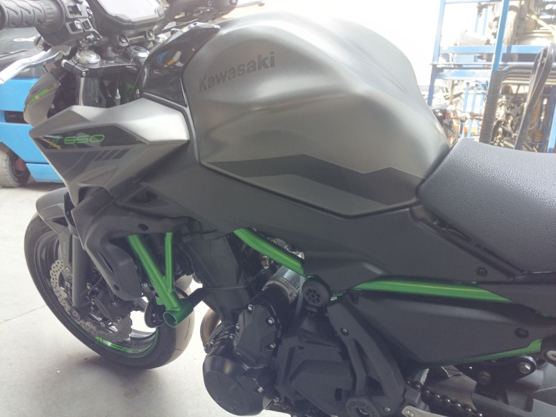 Recambio de moldura para kawasaki z ( - 899cc) z 650 referencia OEM IAM   