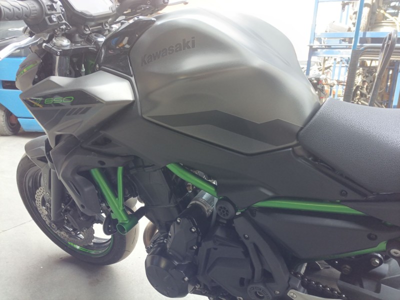 Recambio de moldura para kawasaki z ( - 899cc) z 650 referencia OEM IAM   