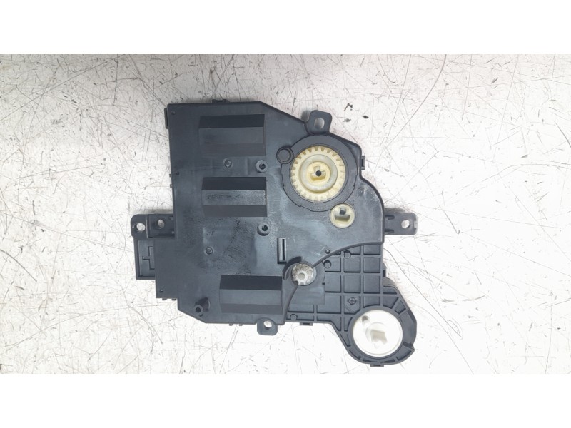 Recambio de motor apertura trampillas climatizador para toyota corolla (e21) hybrid style referencia OEM IAM 0638009004  