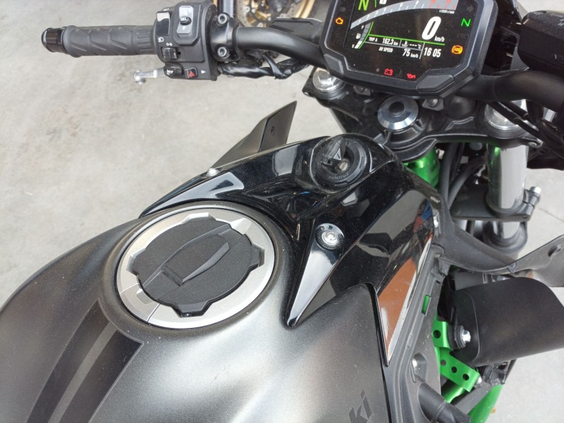 Recambio de moldura para kawasaki z ( - 899cc) z 650 referencia OEM IAM   