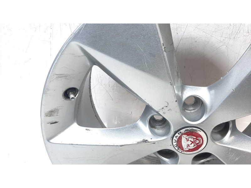 Recambio de llanta para jaguar e-pace 2.0 diesel cat referencia OEM IAM J9C31007CA  