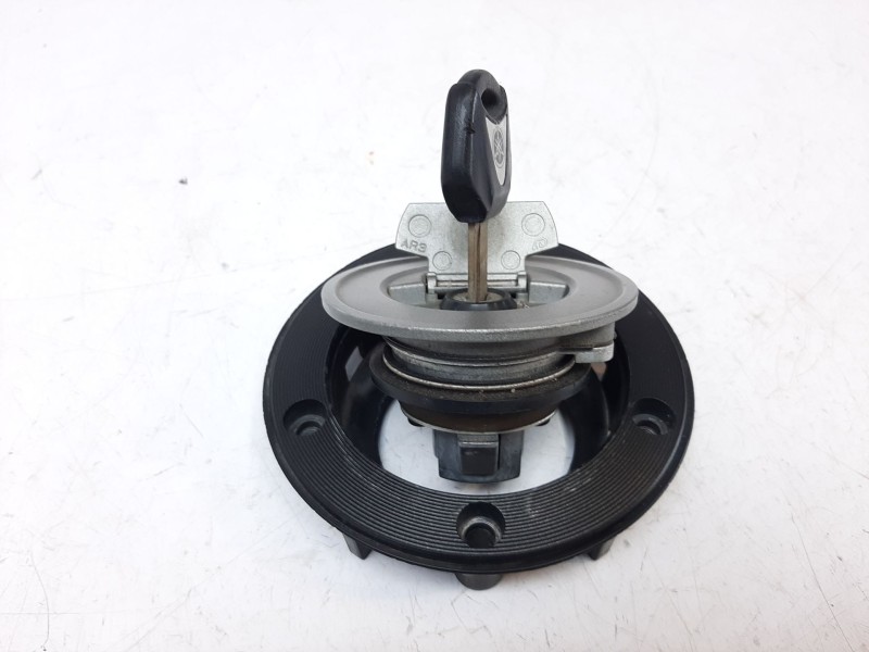 Recambio de tapon combustible para yamaha mt-09 (7.2013) referencia OEM IAM 39P246021000 39P246021000 