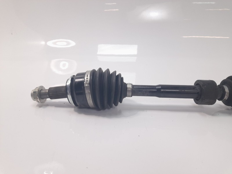 Recambio de transmision delantera izquierda para mazda 3 berlina (bp) referencia OEM IAM GT0L2560X M1216 T97223