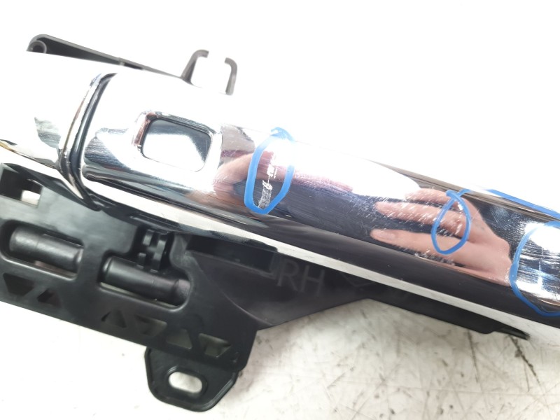 Recambio de maneta exterior delantera derecha para renault captur ii techno referencia OEM IAM 070224419R  