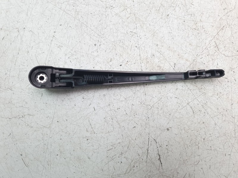 Recambio de brazo limpia trasero para mazda 3 berlina (bp) referencia OEM IAM BCWK67421A  