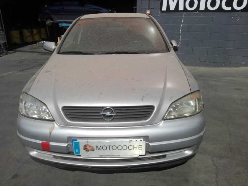 opel astra g berlina del año 2000
