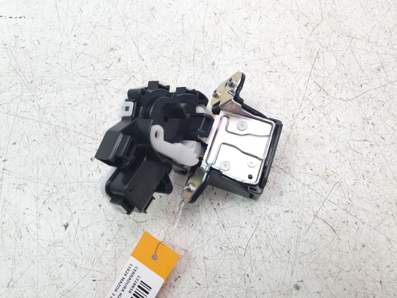 Recambio de cerradura maletero / porton para mazda 3 berlina (bp) referencia OEM IAM BDMT62310  