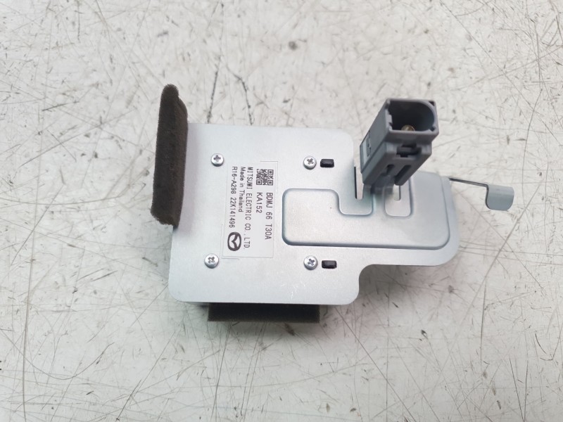 Recambio de modulo electronico para mazda 3 berlina (bp) referencia OEM IAM BDMJ66T30A  