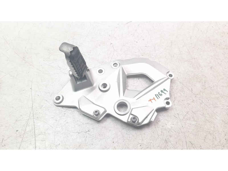 Recambio de estribo para bmw f 850 gs f 850 adventure referencia OEM IAM 46718393175  