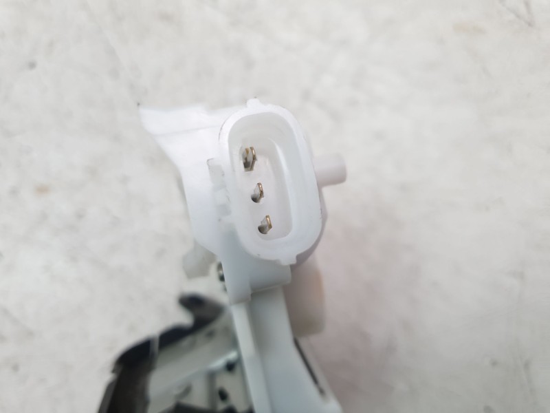 Recambio de cerradura maletero / porton para toyota rav4 hybrid 4x2 advance referencia OEM IAM 6935042101  