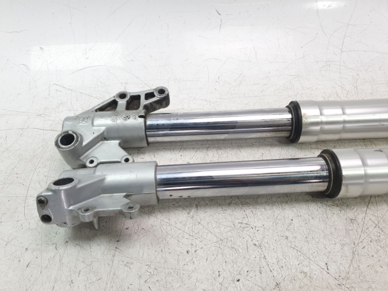 Recambio de juego amortiguadores delantero para aprilia pegaso 125 / 600 / 650 pegaso 650 referencia OEM IAM AP8163106  