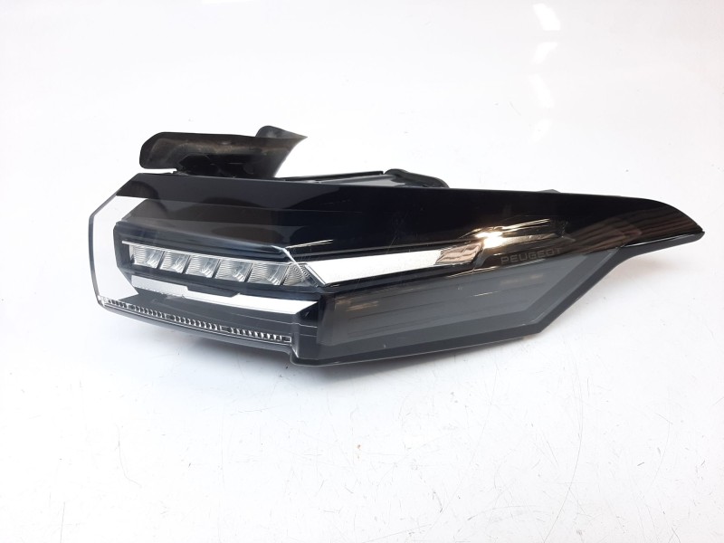 Recambio de piloto trasero derecho para peugeot 308 sw iii (fc_, fj_, fr_, f4_, fn_) bluehdi 130 (fcyhzl, fcyhzt) referencia OEM