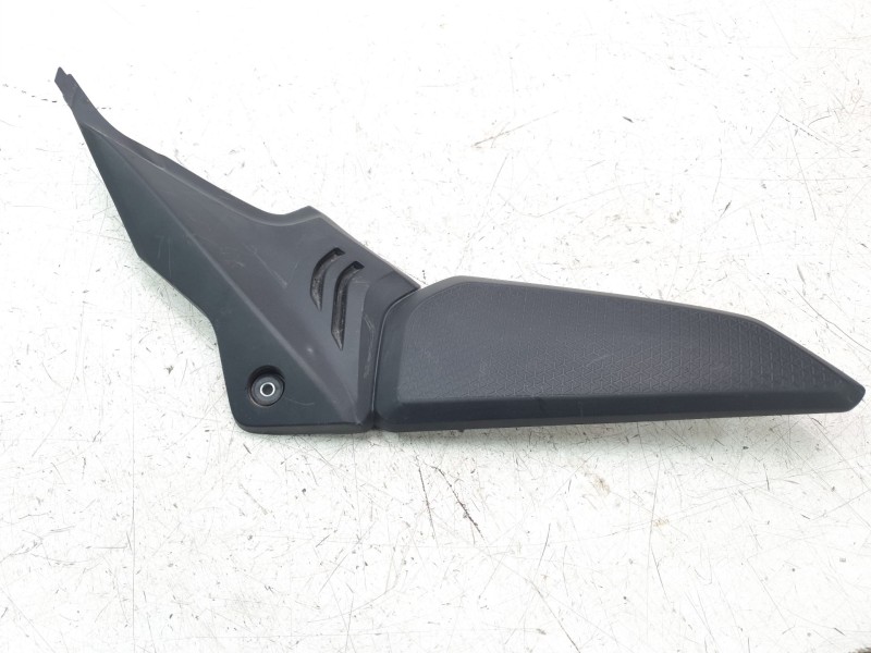 Recambio de moldura para honda cb 650r cb 650r referencia OEM IAM 83511MKYD500  