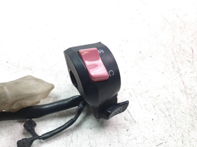 Recambio de piña luces derecha para honda cb 650r referencia OEM IAM 35130MKND11  