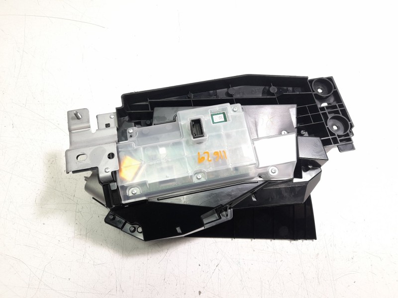 Recambio de pantalla multifuncion para mazda 3 berlina (bp) referencia OEM IAM BGKP2016488  